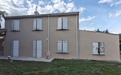 Comment choisir entre crépi gratté, écrasé et semi-gratté pour votre façade ?