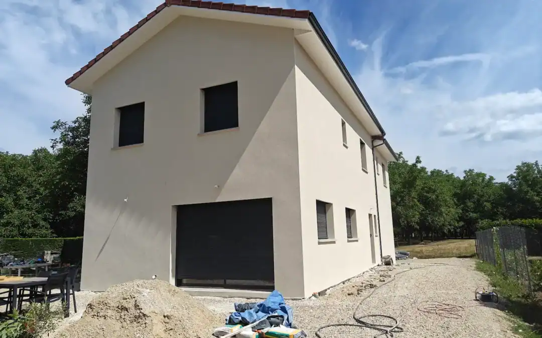 Entretien de façade à Romans-sur-Isère : conserver une façade élégante tout en la protégeant