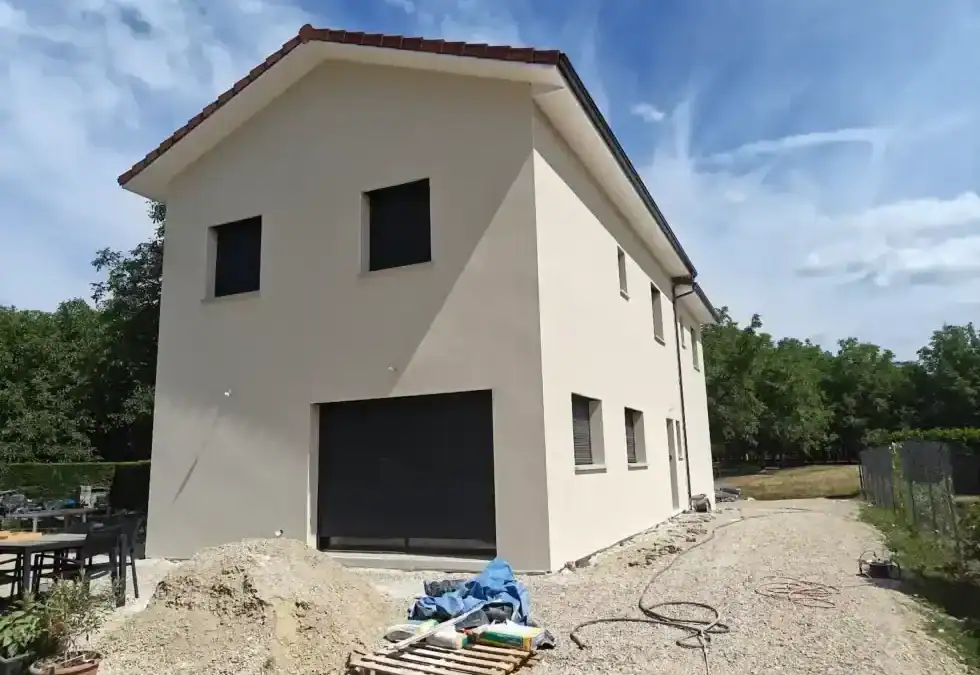 Entretien de façade à Romans-sur-Isère : conserver une façade élégante tout en la protégeant